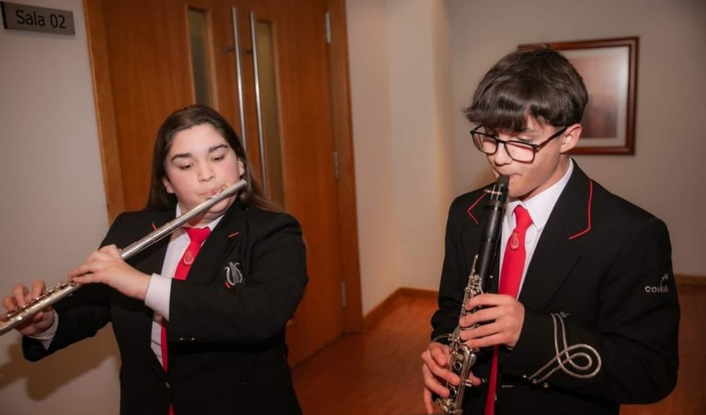 Duo de músicos da Banda da Covilhã presente no Jantar de Ano Novo da Santa Casa da Misericórdia